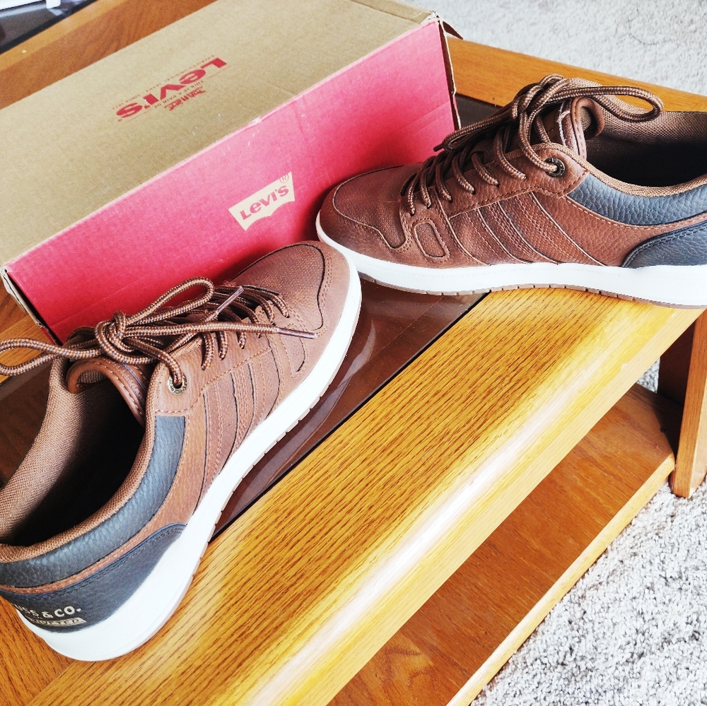 Levis choes